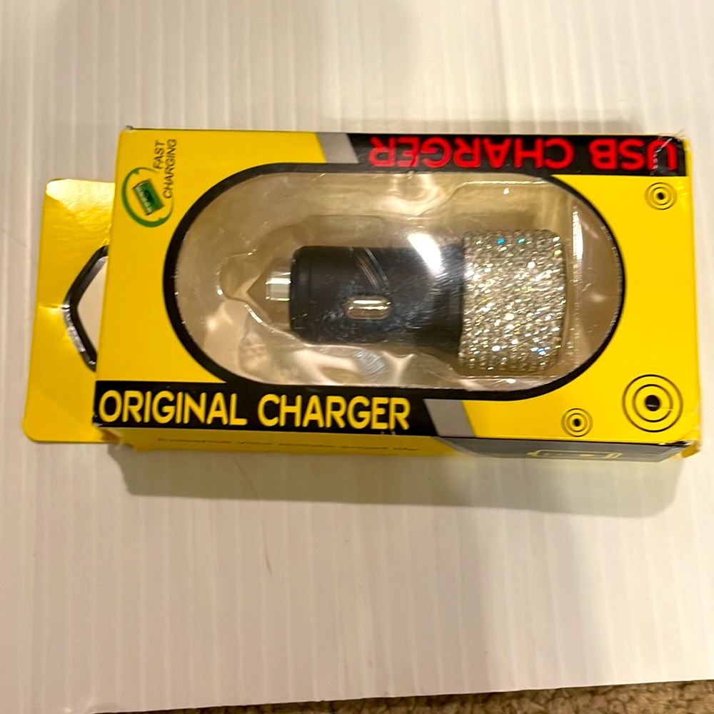 NWT Original Charger USB car charger for 2 Black w/ Crystals